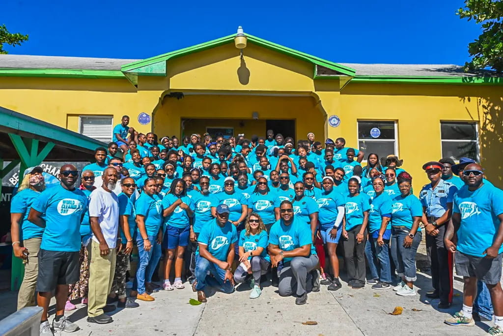 Members of the MSC Foundation and Bimini community standing for a group picture in The Bahamas for World Cleanup Day.